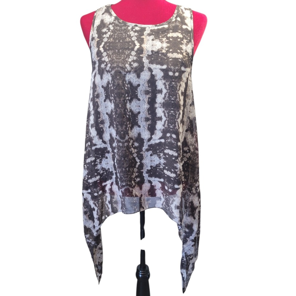 H&M Divided Snakeskin Print Sharkbite Hem Sleeveless Top Sz 6 Runs Big NWT
E657‎